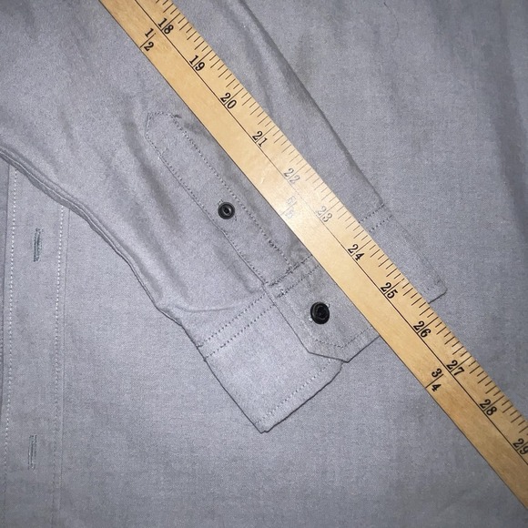 Roark Men Shirt L Chambray Blue Button Down Flap Pockets Long Sleeve Classic XL - Picture 4 of 9